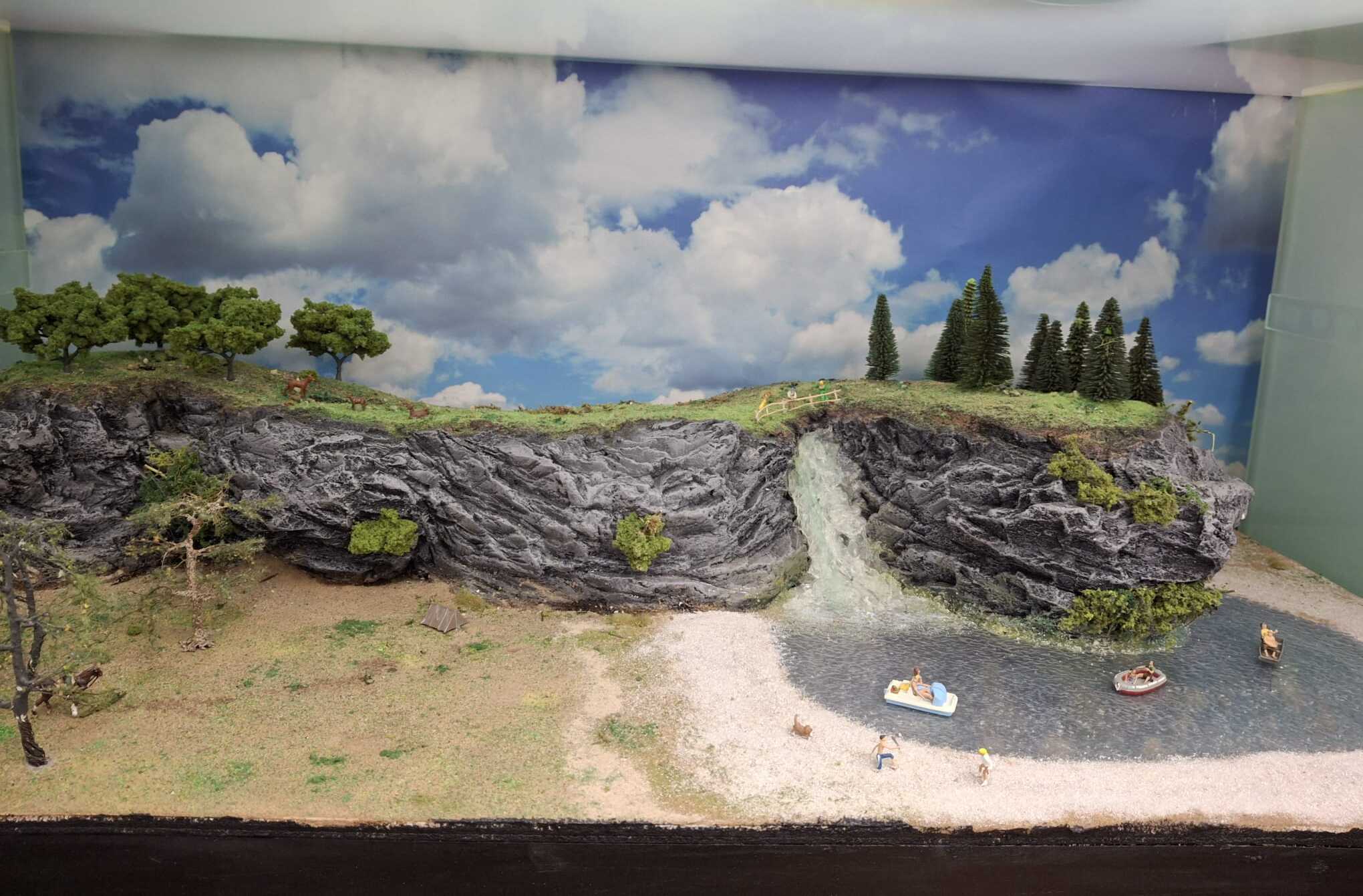 Diorama (2)